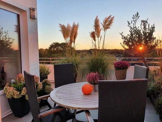 Sonnenuntergang auf der Terrasse