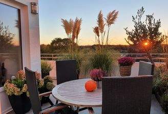 Sonnenuntergang auf der Terrasse