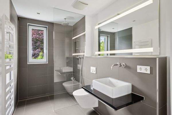 Zweites Badezimmer mit Dusche