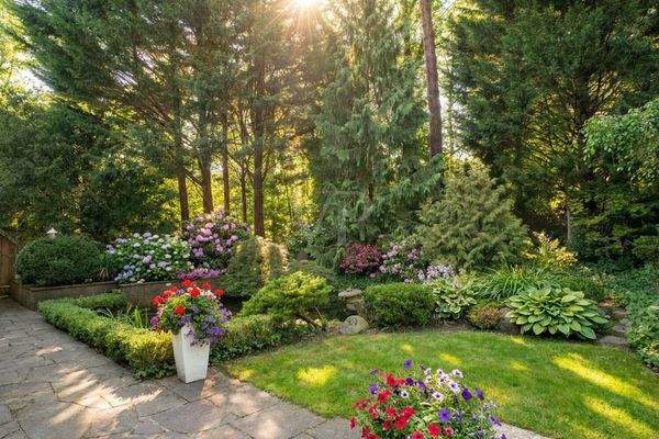 Terrasse mit kleinem Teich