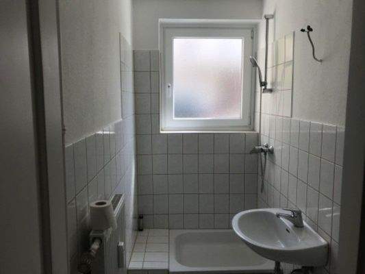 Tageslichtbad mit Wanne.jpg