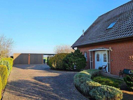 Nordwestseite mit Eingangstür.jpg