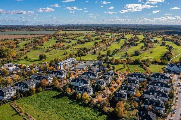 Draufsicht mit anliegendem Golfplatz