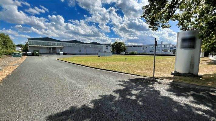 Westseite, LKW-Zufahrt