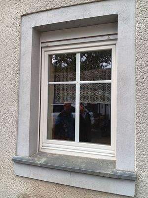Fenster mit Außenjalousien