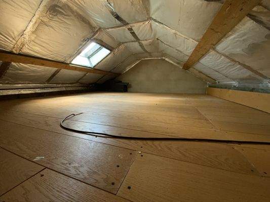 zusätzlicher Stauraum in der isolierten Dachspitze