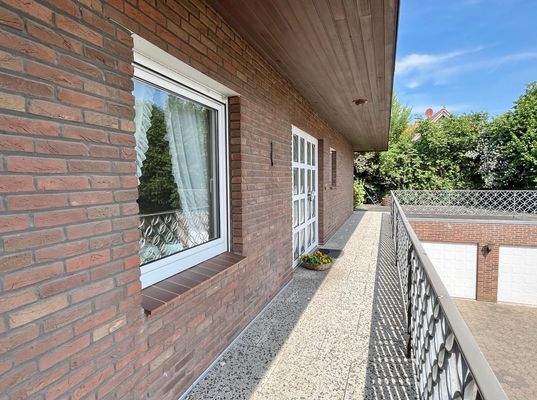 Hauptwohnung: Zugang/Eingang/Windfang/Garderobe