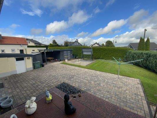 Terrasse mit Grundstück