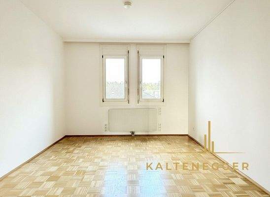 Einziges Zimmer der Wohnung zur Straße hin 16,57 m²