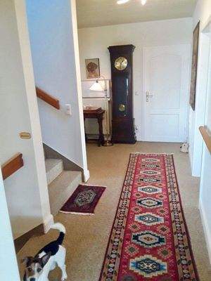 Flur - rechts Treppe zum Souterrain