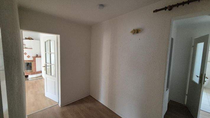 Flur mit Blick ins Wohnzimmer