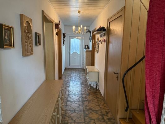 EG Flur Bild 2 - Immobilien Baumeister Neuburg.jpg