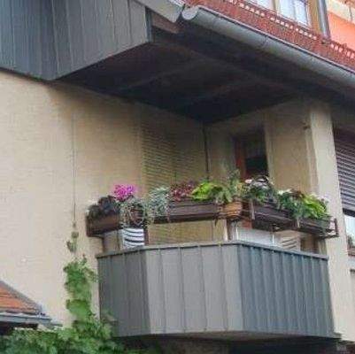 Hausansicht_Balkon.jpg