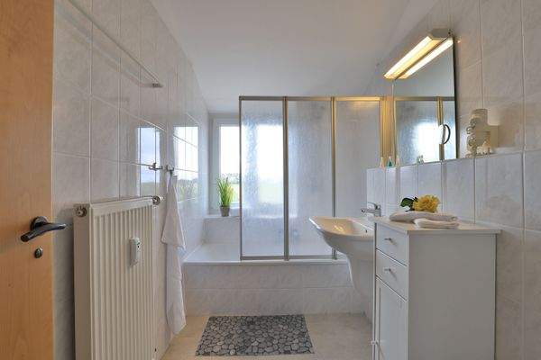 Tageslichtwannenbad in 2. Wohnebene