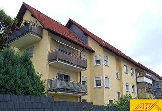 Mehrfamilienhaus mit Stellplätzen