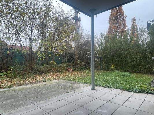 Terrasse mit Gartenansicht