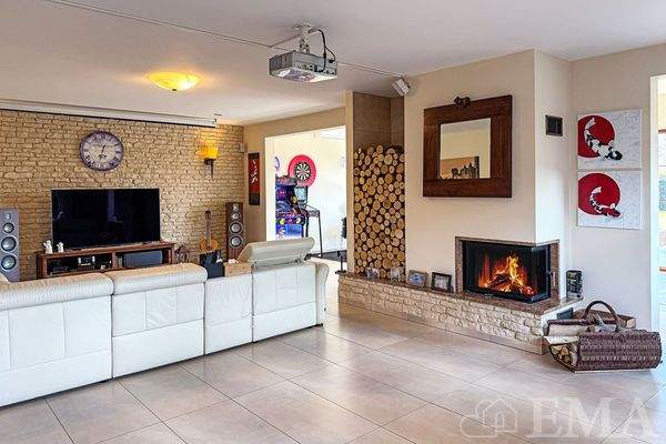 Wohnbereich mit Kamin