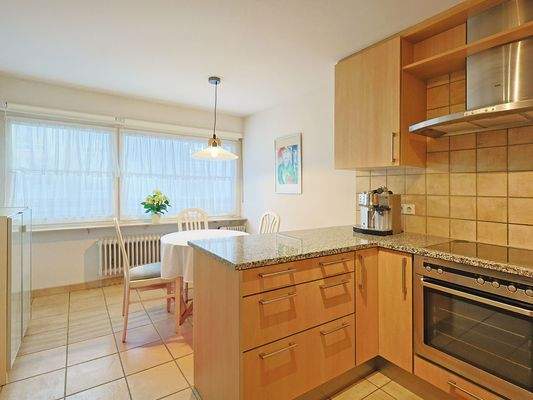 Separate Küche mit Essbereich