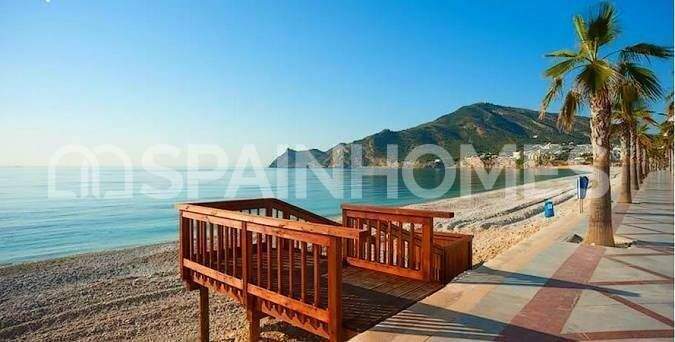 Apartments in a Comprehensive Complex Near the Beach in Benidorm