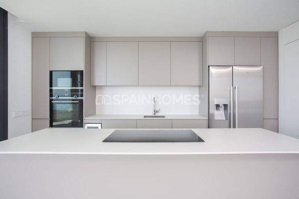 Sea-View Flats in a Fuengirola Complex in Spain