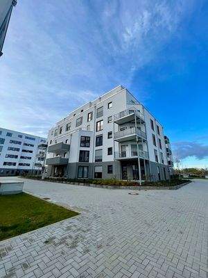 Eingangsbereich des Vincent-van-Gogh-Rings 63 mit Balkonen