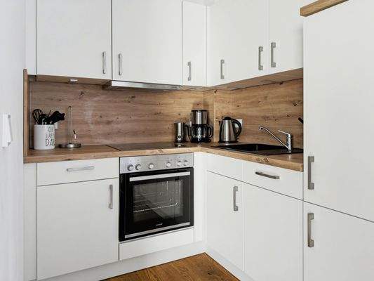 Einbauküche mit modernen Geräten 