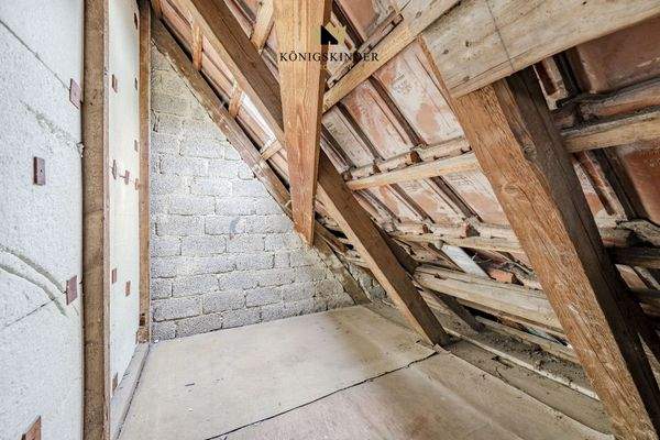 Stauraum in Abseite DG