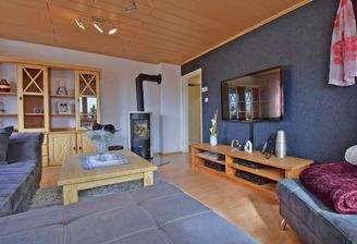 Romantisches Kaminfeuer im Wohnzimmer