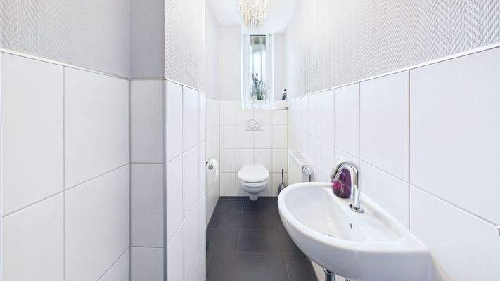 Gäste-WC Vordergebäude Hochparterre