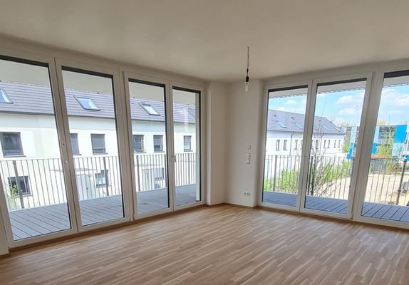 Wohn-/Essbereich mit Balkon