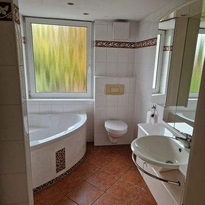 Halbrunde Badewanne.jpg