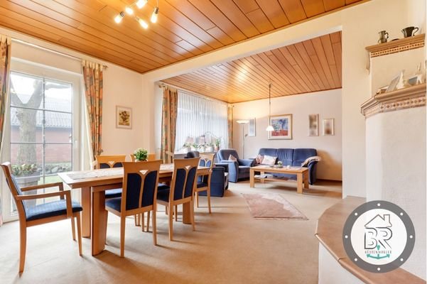 Wohn- und Essbereich mit Zugang zur südlichen Terrasse