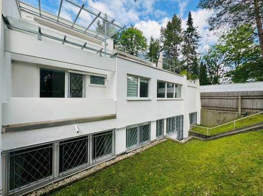 Außenansicht &amp; Zugang UG