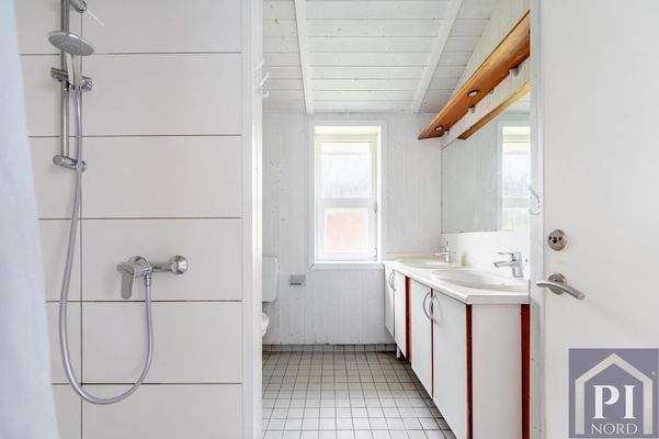 Duschbad neben der Sauna