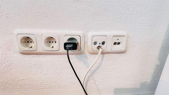 Elektrik mit Netzwerk und Kabel-TV