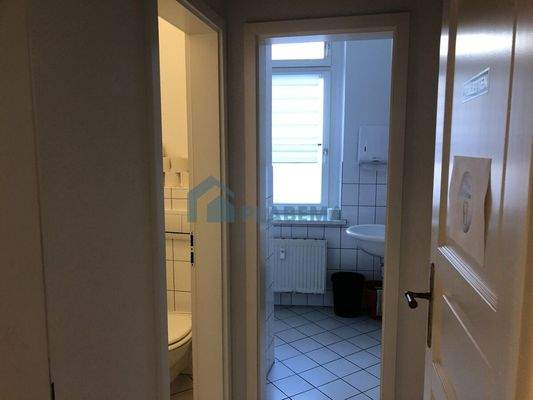 198.01-Damen- und Herren-WC