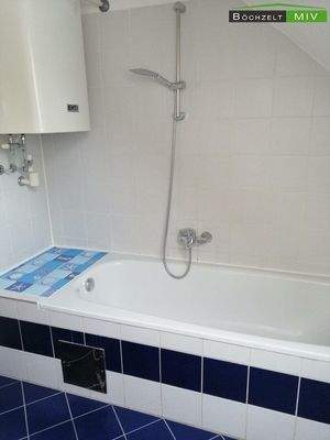 Badezimmer mit Badewanne