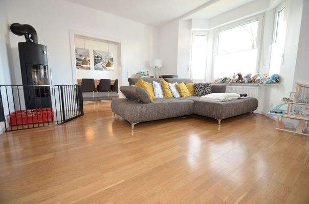 mit Zugang ins Wohnzimmer