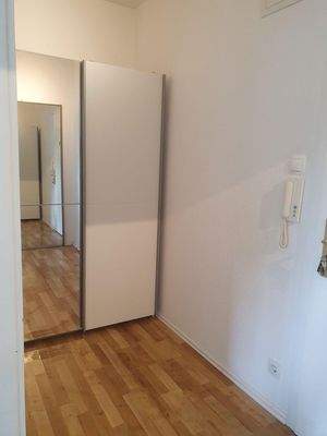 Spiegelschrank im Flur