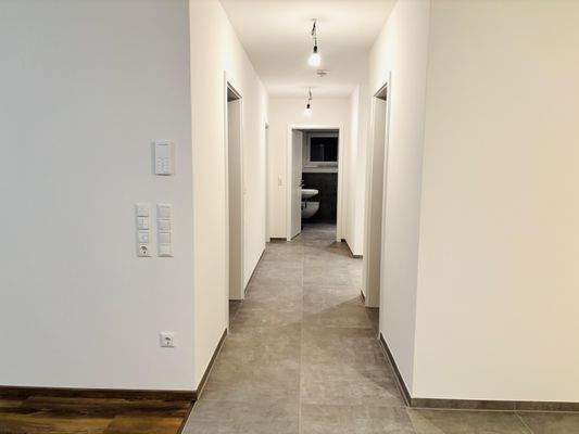 Flur mit Fliesenboden