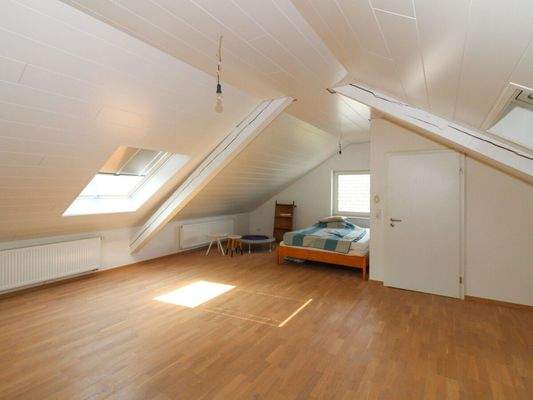 großes Studiozimmer DG