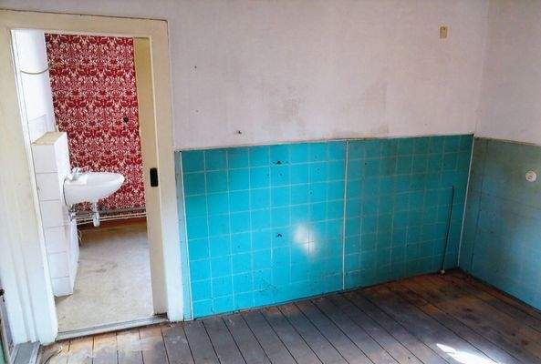 OG-Küche mit Blick zum Bad