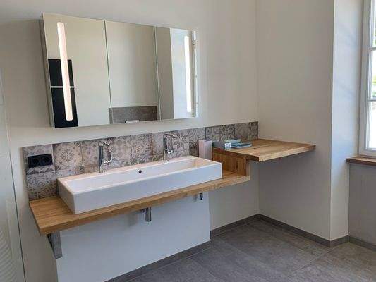 Doppelwaschtisch mit Spiegelschrank