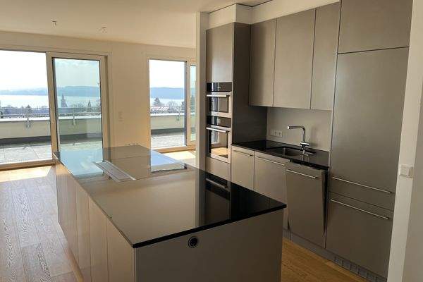 Hochwertige Küche mit Kochinsel