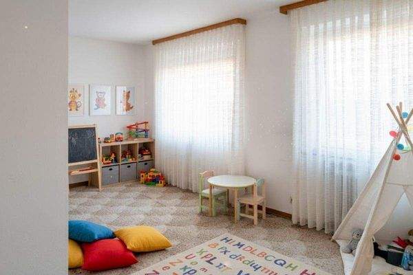 Kinderzimmer im Hanggeschoss