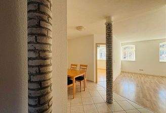 Ausblick in Wohn- und Essbereich