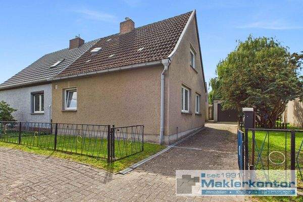 Zufahrt Grundstück/Garage 1