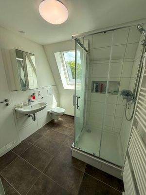 Das helle Badezimmer