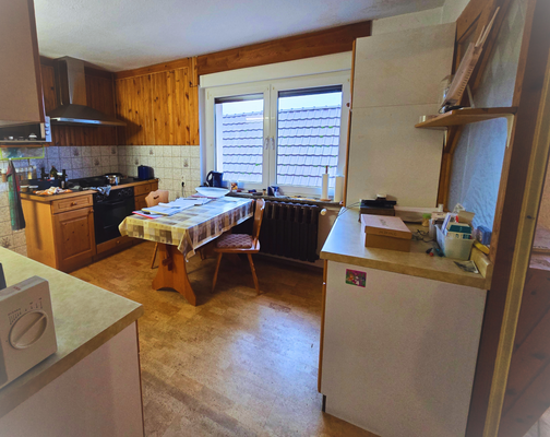 abgetrennter Küchenbereich im Dachgeschoss.png