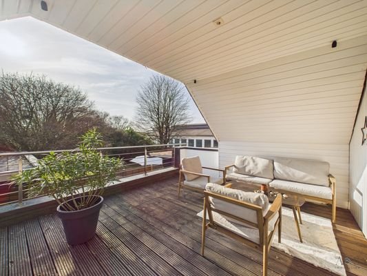 Überdachter-Balkon-Wohnung-2